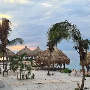 https://blue-emerald-on-blue-bay-beach.comcaribbean.com